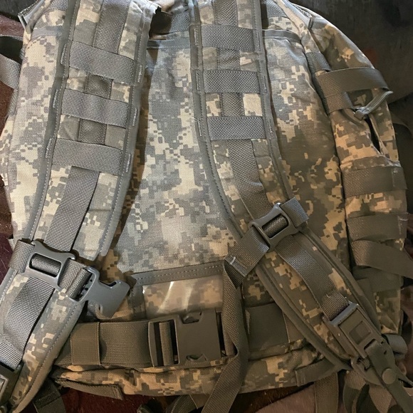 Military backpack - Picture 3 of 3